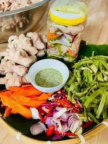 Hình ảnh Chân Gà Ngâm Rau Tiến Vua 1kg