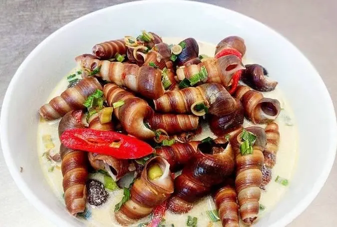Hình ảnh Ốc hút xào dừa