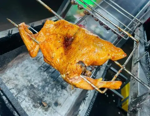 Hình ảnh Combo nửa con gà nướng kèm 4 cái bánh bao