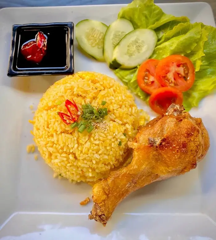 Hình ảnh Cơm Gà Xối Mỡ Truyền Thống Nhỏ
