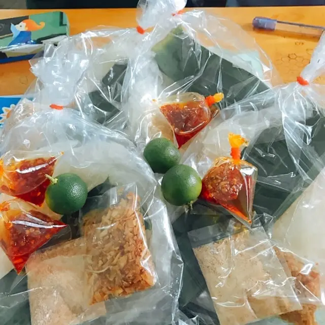 Hình ảnh Bánh tráng muối tắc