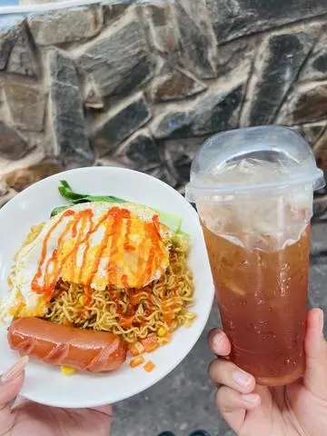 Hình ảnh Combo 6 - mì trộn trứng xúc xích - trà tắc