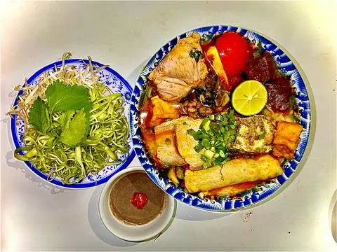Hình ảnh Bún riêu đặc biệt
