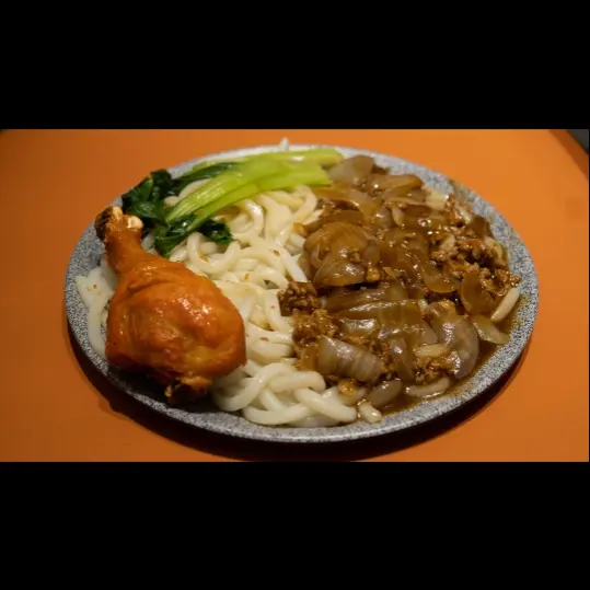 Hình ảnh Jajangmen udon gà quay - Mì udon tương đen đùi gà