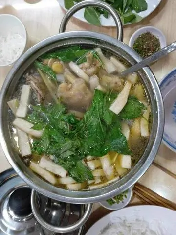 Hình ảnh lẩu gà lá é. 4-5 người ăn
