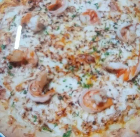 Hình ảnh Pizza tôm sốt trứng muối