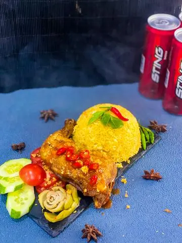 Hình ảnh Cơm Gà 1/4 Sốt Cay