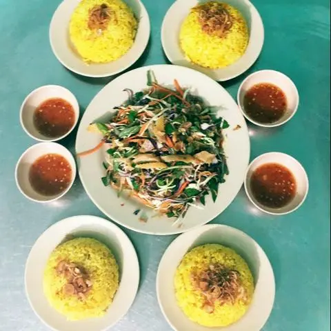 Hình ảnh combo cơm gõi gà, 4 người ăn,+3 coca