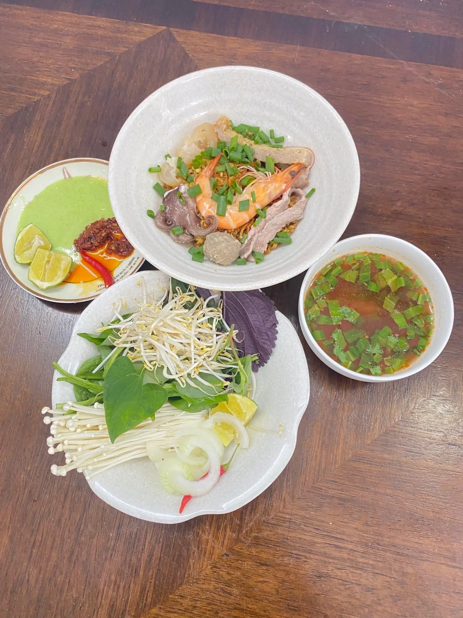 Hình ảnh Mì trộn Thái
