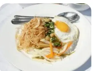 Hình ảnh Cơm Bì+ 2 trứng oopla+ canh rong biển 