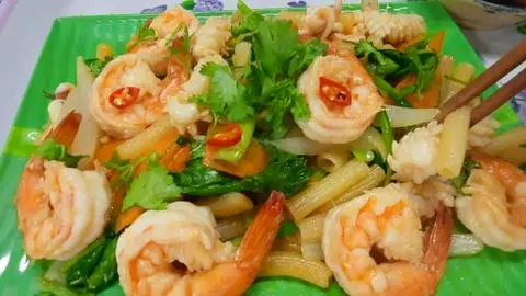 Hình ảnh NUI XÀO + HẢI SẢN TÔM MỰC + CẢI NGỌT XÀO TỎI