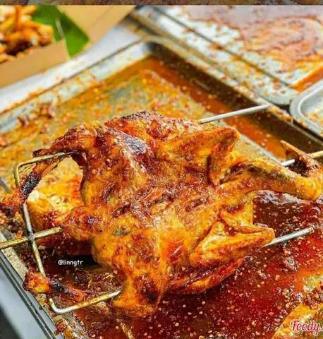 Hình ảnh Gà nướng nguyên con cô đơn