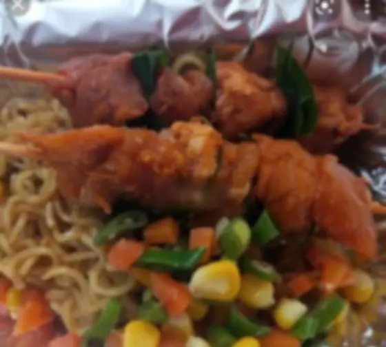 Hình ảnh Mì trộn gà xiên que