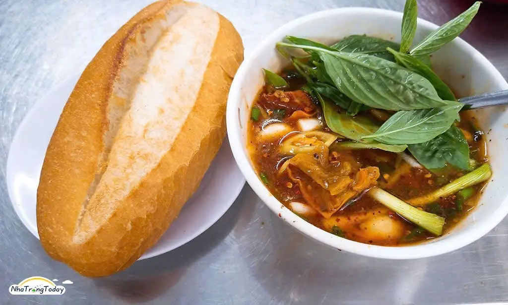 Hình ảnh Bánh mì Bò kho