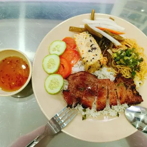 Hình ảnh Cơm sườn bì chả