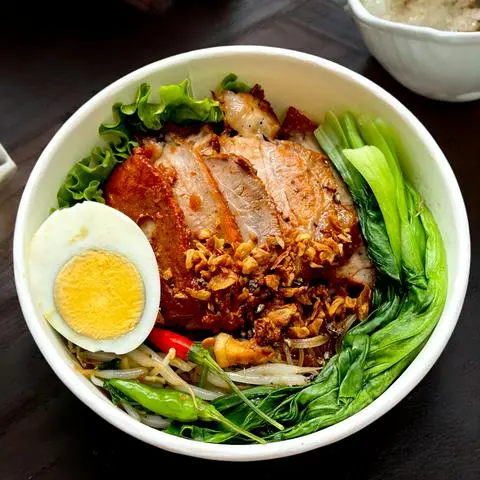 Hình ảnh Hủ tiếu/ Mì trộn thịt xá xíu - Soda dâu