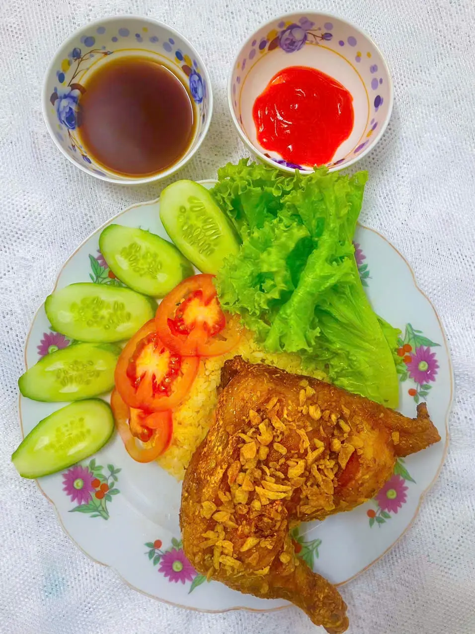 Hình ảnh Cơm Đùi Gà Sốt Mắm Tỏi (Đùi Lớn)+canh rong biển