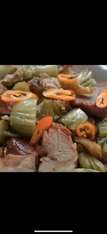 Hình ảnh Cơm heo quay chay kho cải chua+ chai nước tùy chọn