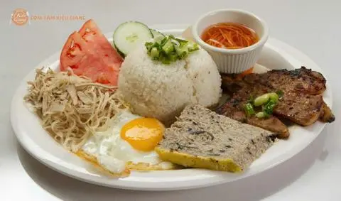 Hình ảnh Cơm sườn bì chả trứng