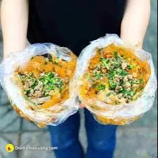 Hình ảnh Bánh tráng trộn thịt bằm + mỡ hành 