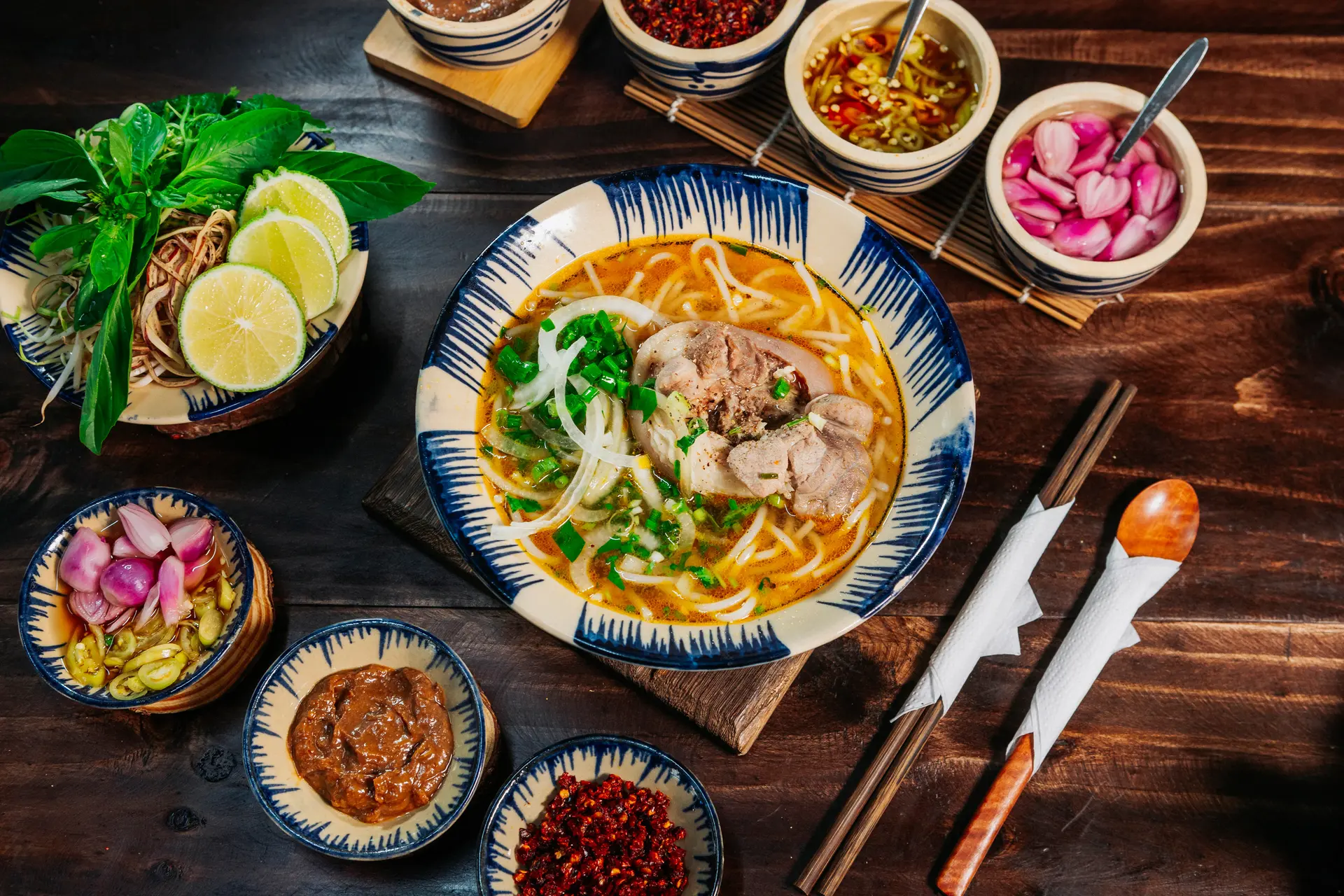Hình ảnh Bún Bò Giò Heo + Gân