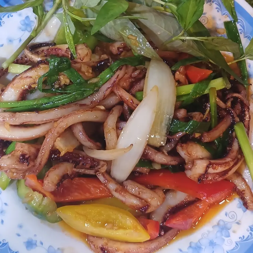 Hình ảnh Râu mực xào chua ngọt