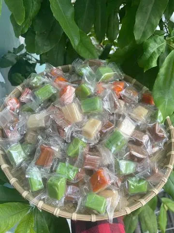 Hình ảnh KẸO DỪA SÁP ĐỦ VỊ CỦA TRÀ VINH  túi 250gr