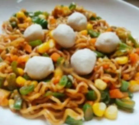 Hình ảnh Mì trộn viên rau củ
