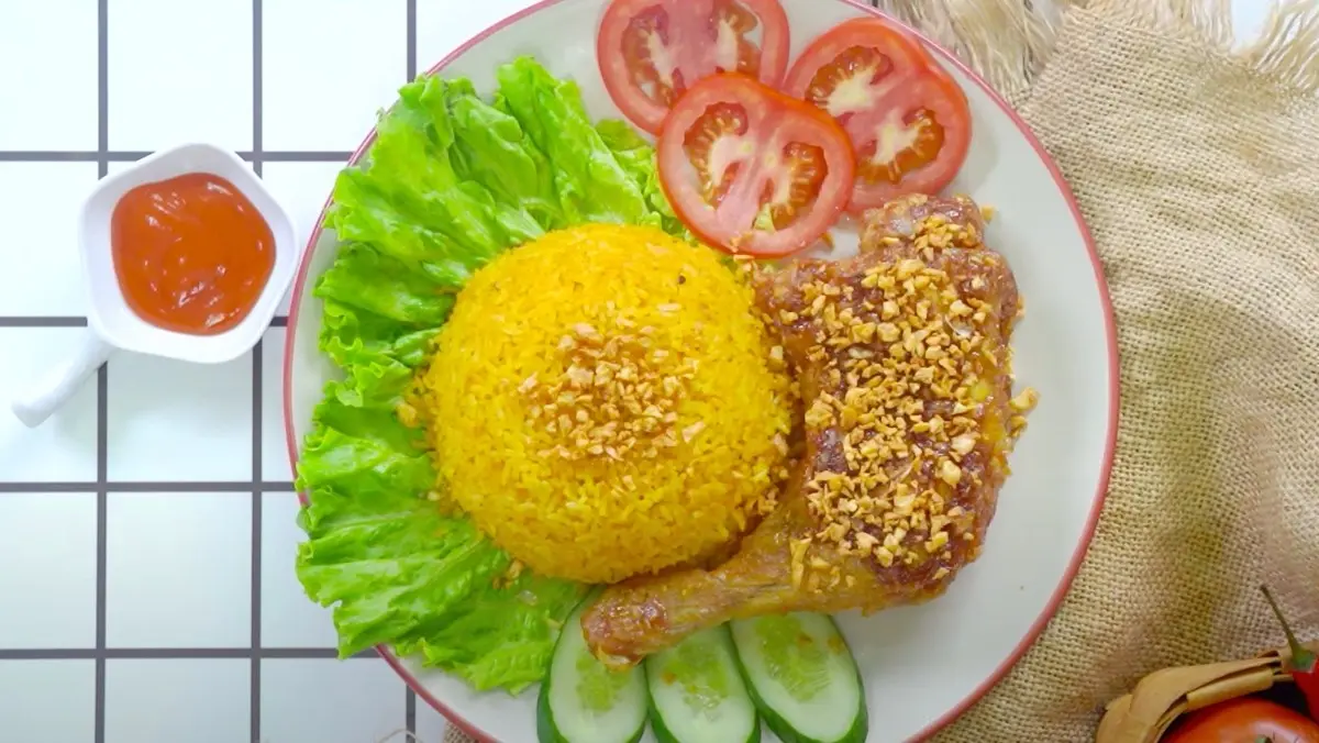 Hình ảnh Cơm gà sốt mắm tỏi lớn