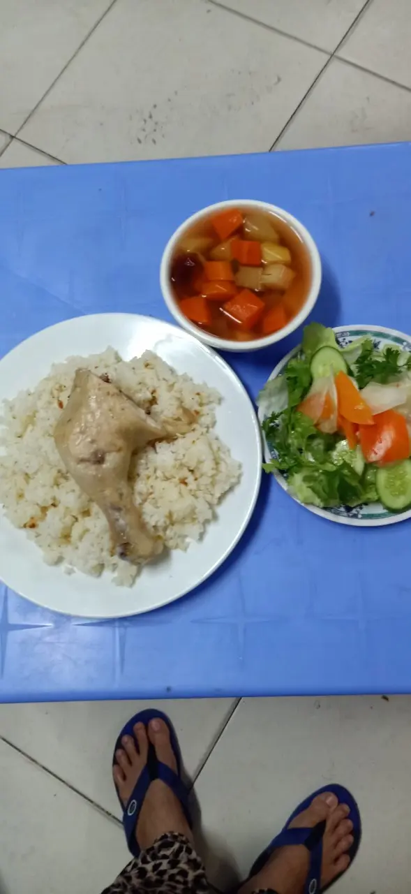 Hình ảnh Cơm đùi nhỏ hấp + kim chi, rau, soup