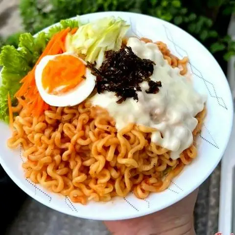 Hình ảnh Mì Cay Phô Mai Trứng Ốp La
