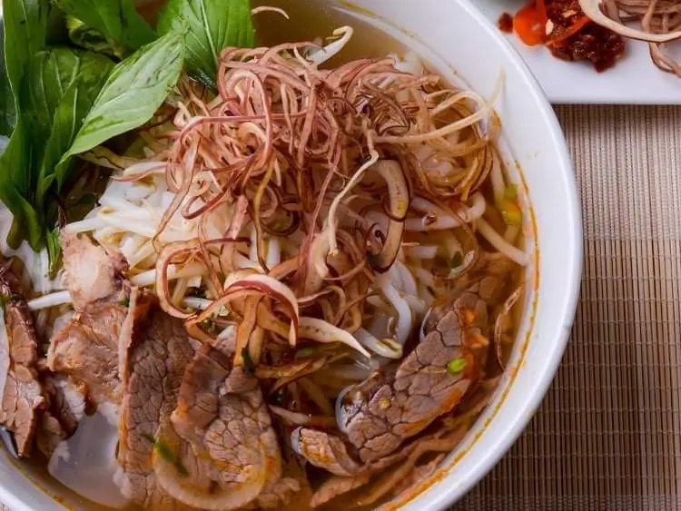 Hình ảnh bún bò nạm chả bò viên 