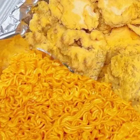Hình ảnh Mì Trộn Sốt, Tỏi Bơ Đặc Biệt, Gà Popcorn Phô Mai + (Kèm Tương Ớt, Cà, Rau Bắp/Cải Thảo, Nấm)