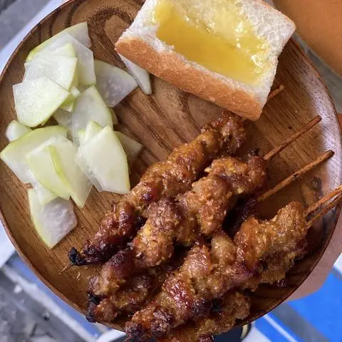 Hình ảnh Combo 5 xiên thịt - 1 bánh mì
