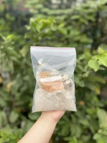 Hình ảnh Bánh tráng tỏi trứng cút