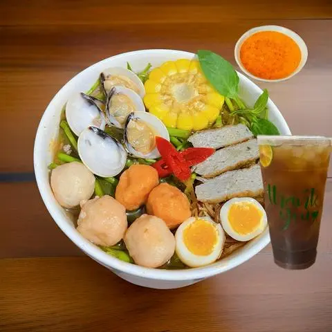 Hình ảnh Combo 1 bún thái cay chả cá - cá viên + 1 hồng trà tắc