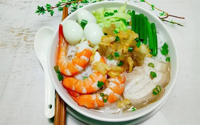 Hình ảnh Banh canh tôm thịt trứng cút