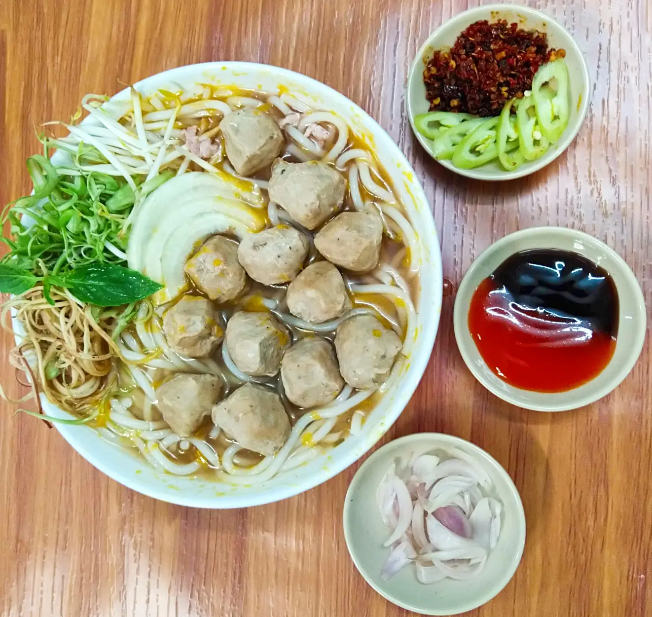 Hình ảnh Combo 2 Tô Bún Bò Chả Tiêu Bò Viên
