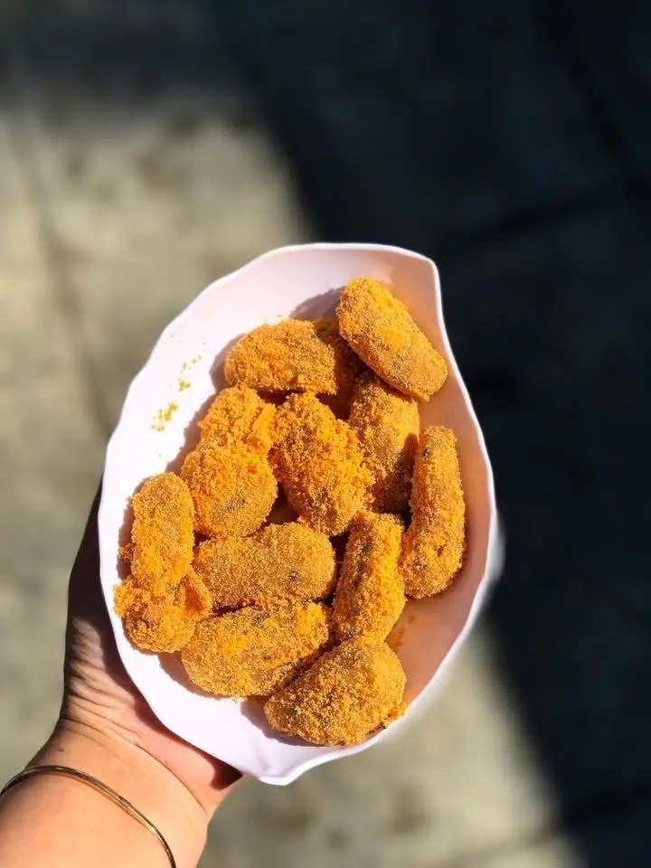 Hình ảnh Khoai lang kén lắc phô mai 