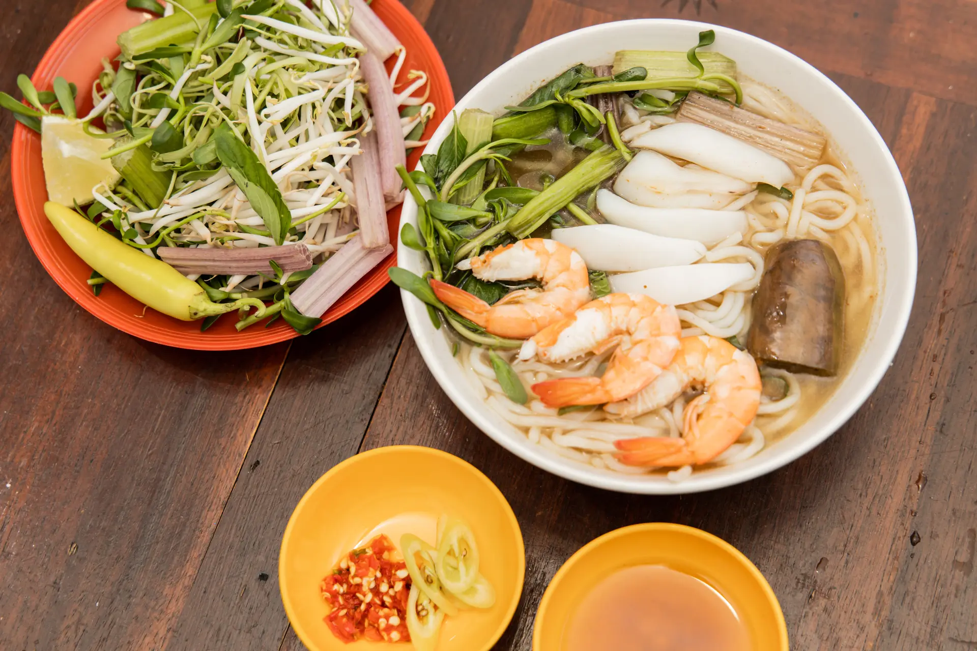 Hình ảnh Bún mắm tôm mực