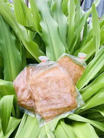 Hình ảnh Bánh Tráng Muối Nhuyễn Tỏi Cay Nhiều