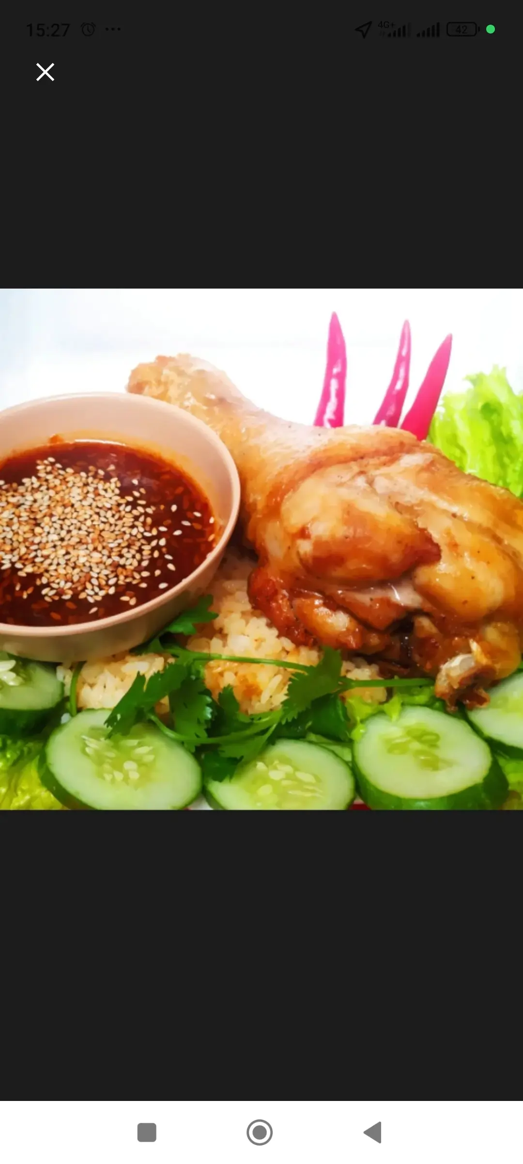 Hình ảnh Cơm chiên đùi gà nhúng sốt Thái cay