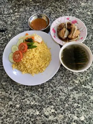 Hình ảnh Cơm Gà Chiên Mắm ( Đùi & Má Đùi )