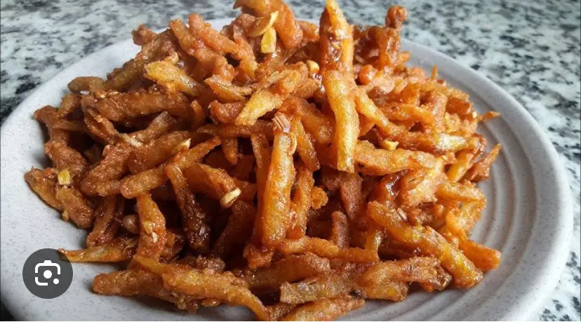 Hình ảnh Cơm trắng cá cơm chiên sả ớt + kèm canh