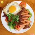 Hình ảnh Nui xào bò thêm 2 trứng