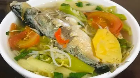 Hình ảnh Cơm canh chua cá bạc má