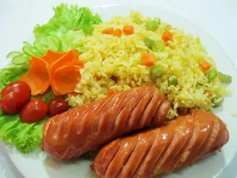 Hình ảnh Cơm chiên xúc xích