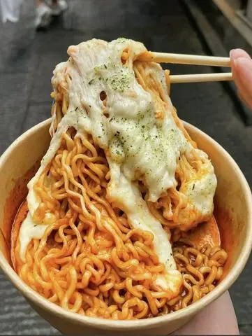 Hình ảnh Mỳ cay sốt khoai tây phô mai 