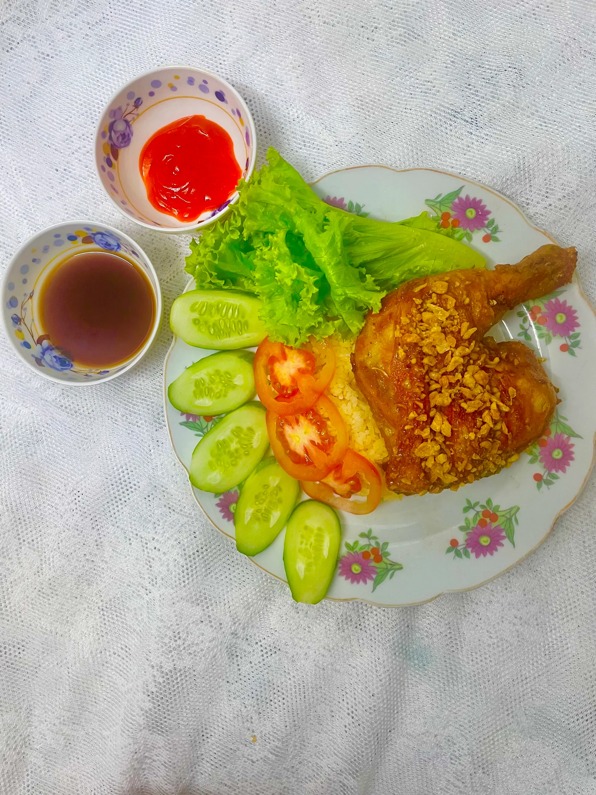 Hình ảnh Cơm Đùi Gà Giòn Sốt Mắm Tỏi( Đùi Vừa)