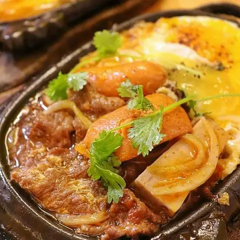 Hình ảnh Chảo thịt nướng - xúc xích